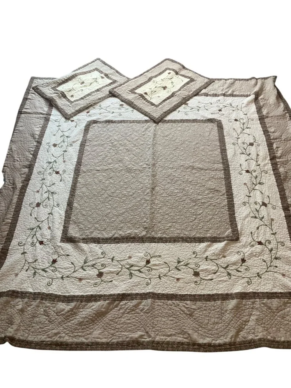 Home Classics Queen/Full Floral Embroidered Reversible Quilt Shams Set Cotton*